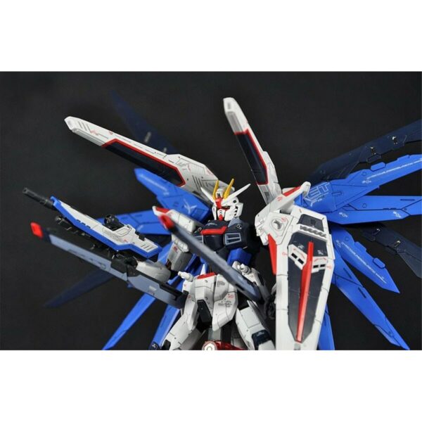 Decorative Figure Bandai FREEDOM GUNDAM - Image 6